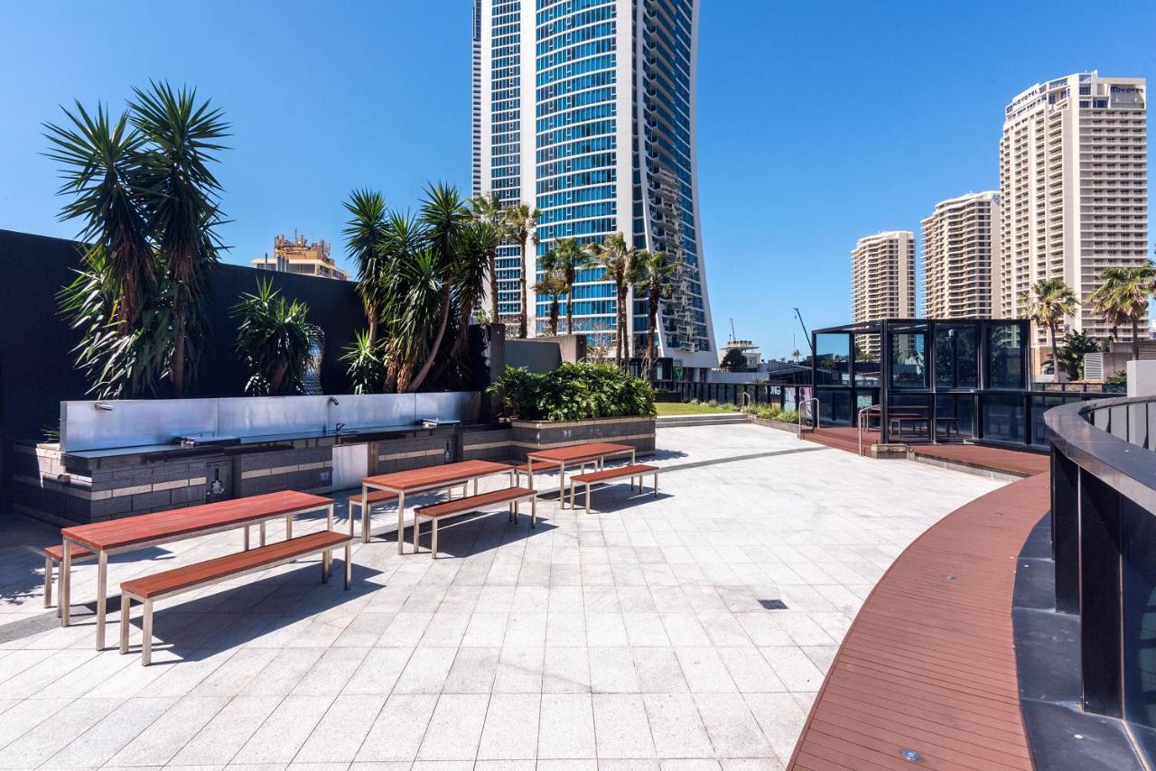 Circle On Cavill - Hosted By Coastal Letting Apartamento Gold Coast Exterior foto