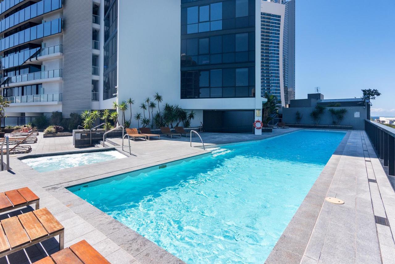 Circle On Cavill - Hosted By Coastal Letting Apartamento Gold Coast Exterior foto