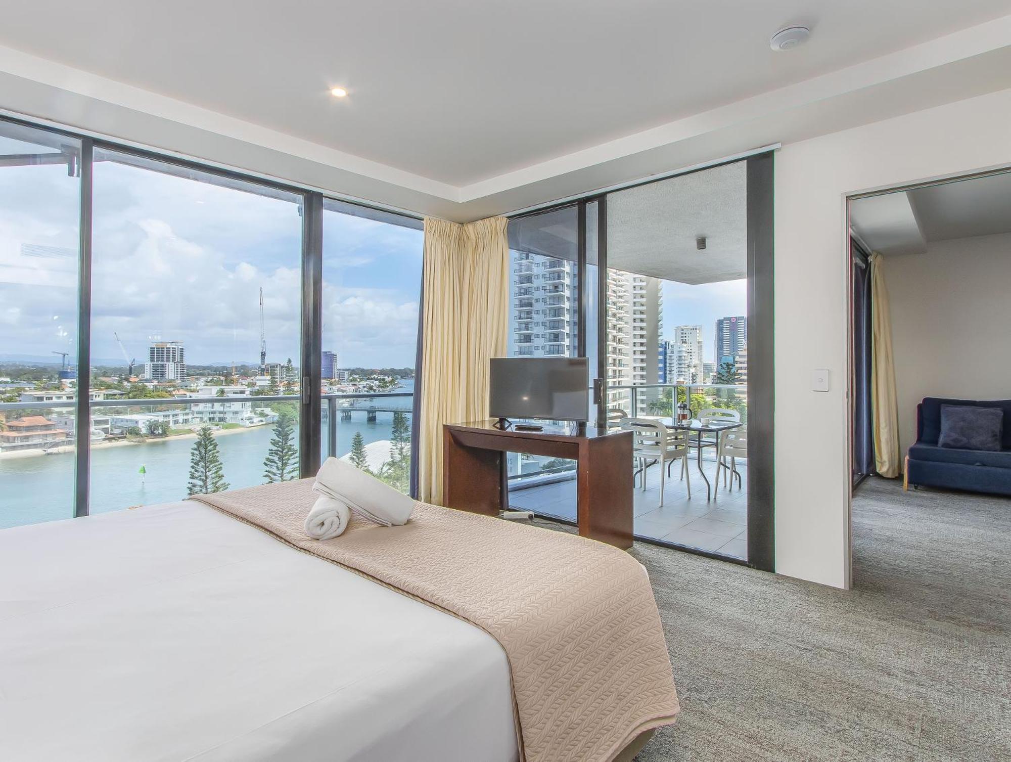 Circle On Cavill - Hosted By Coastal Letting Apartamento Gold Coast Exterior foto