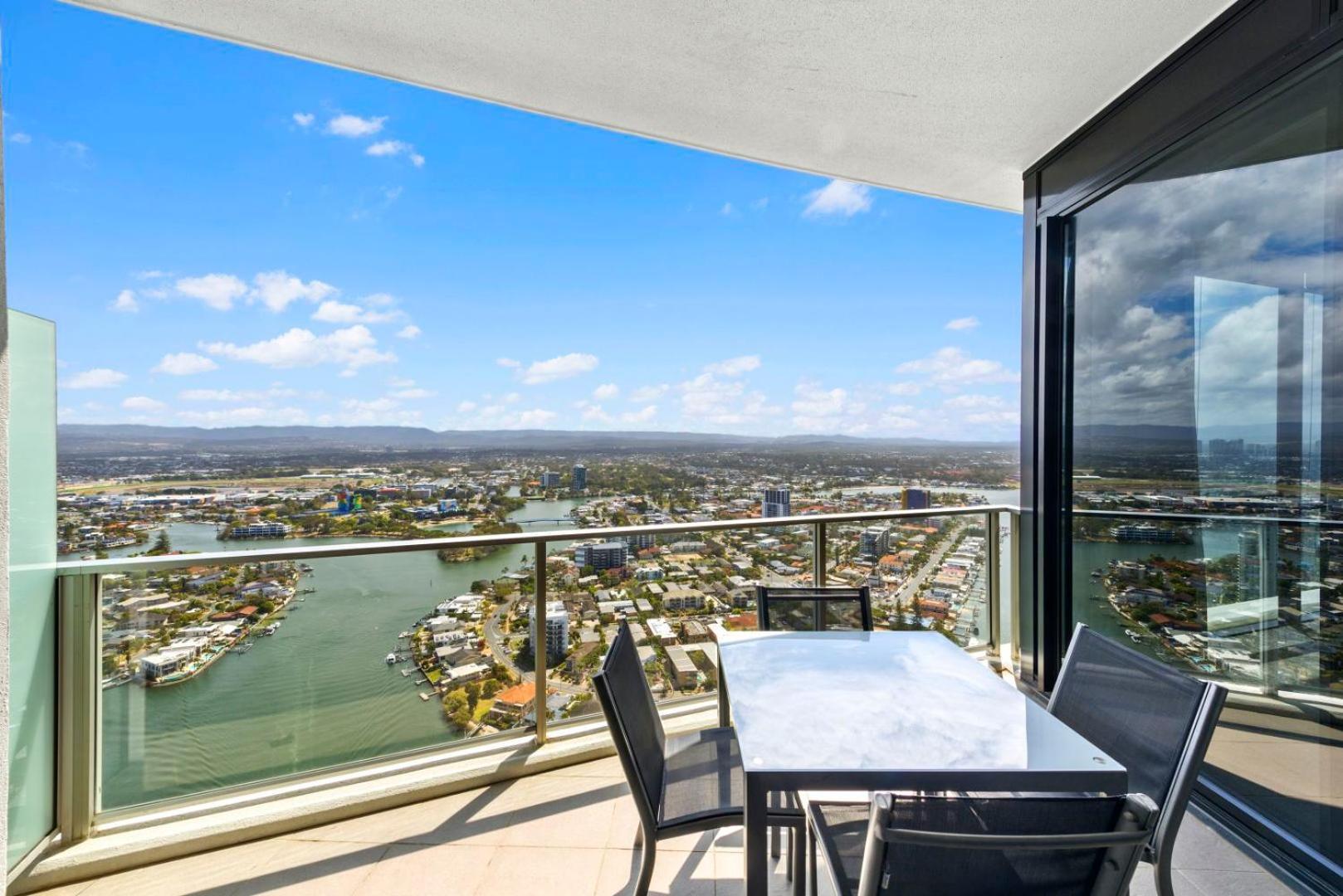 Circle On Cavill - Hosted By Coastal Letting Apartamento Gold Coast Exterior foto