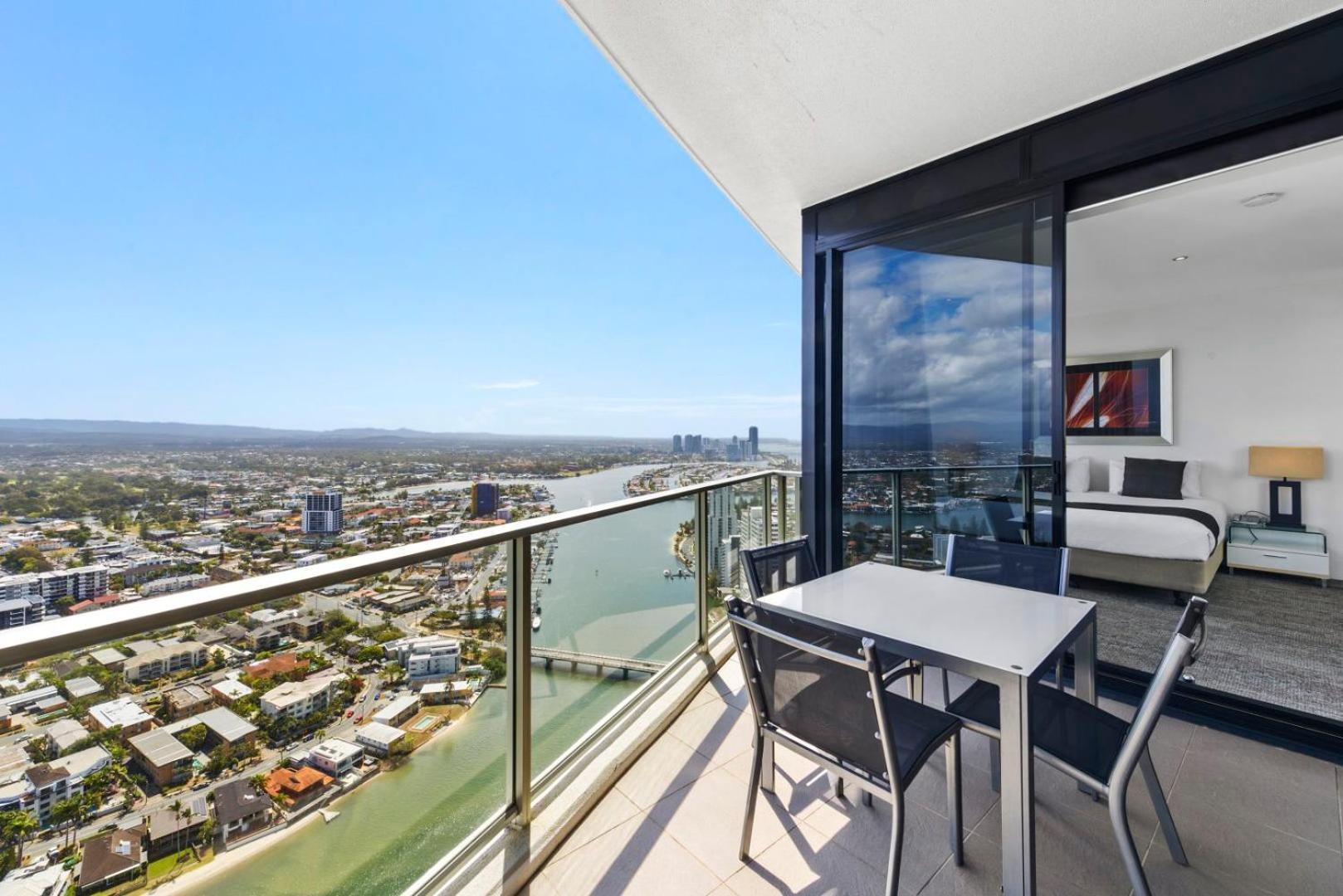 Circle On Cavill - Hosted By Coastal Letting Apartamento Gold Coast Exterior foto