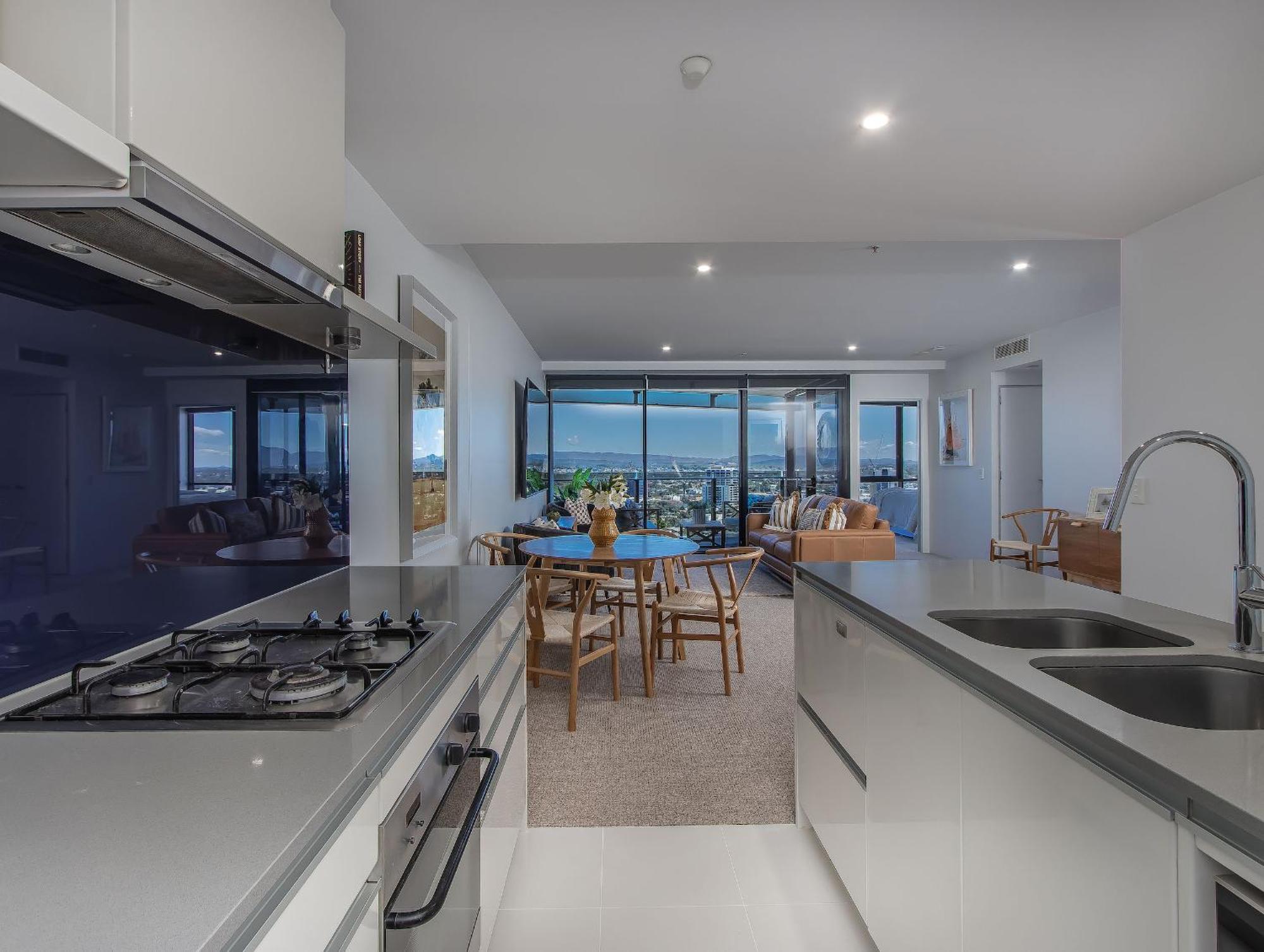 Circle On Cavill - Hosted By Coastal Letting Apartamento Gold Coast Exterior foto