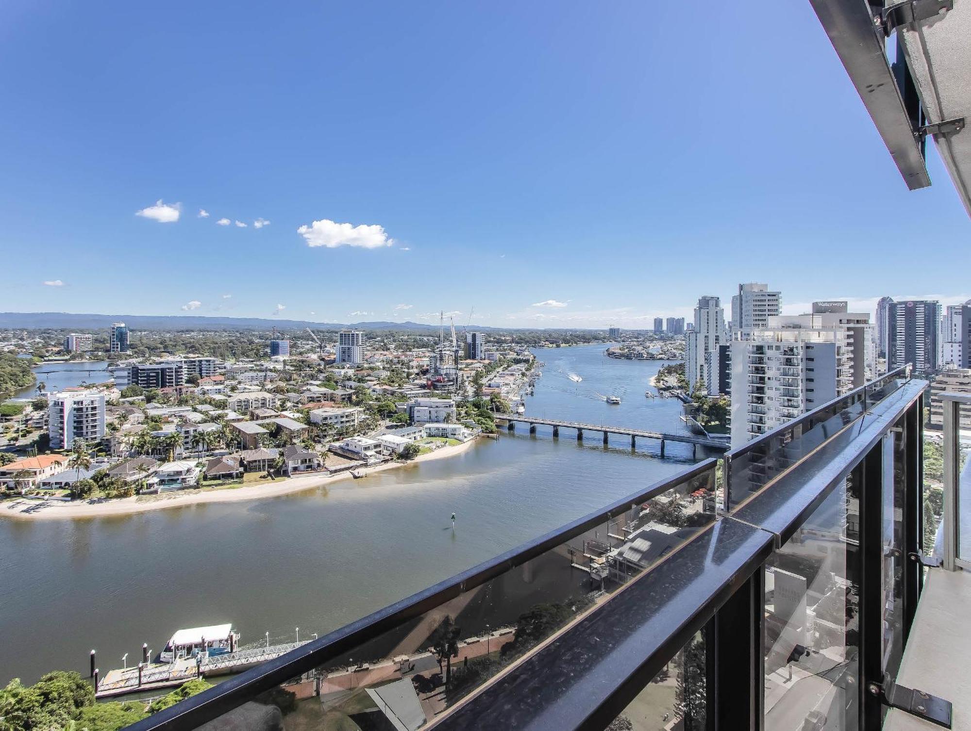 Circle On Cavill - Hosted By Coastal Letting Apartamento Gold Coast Exterior foto