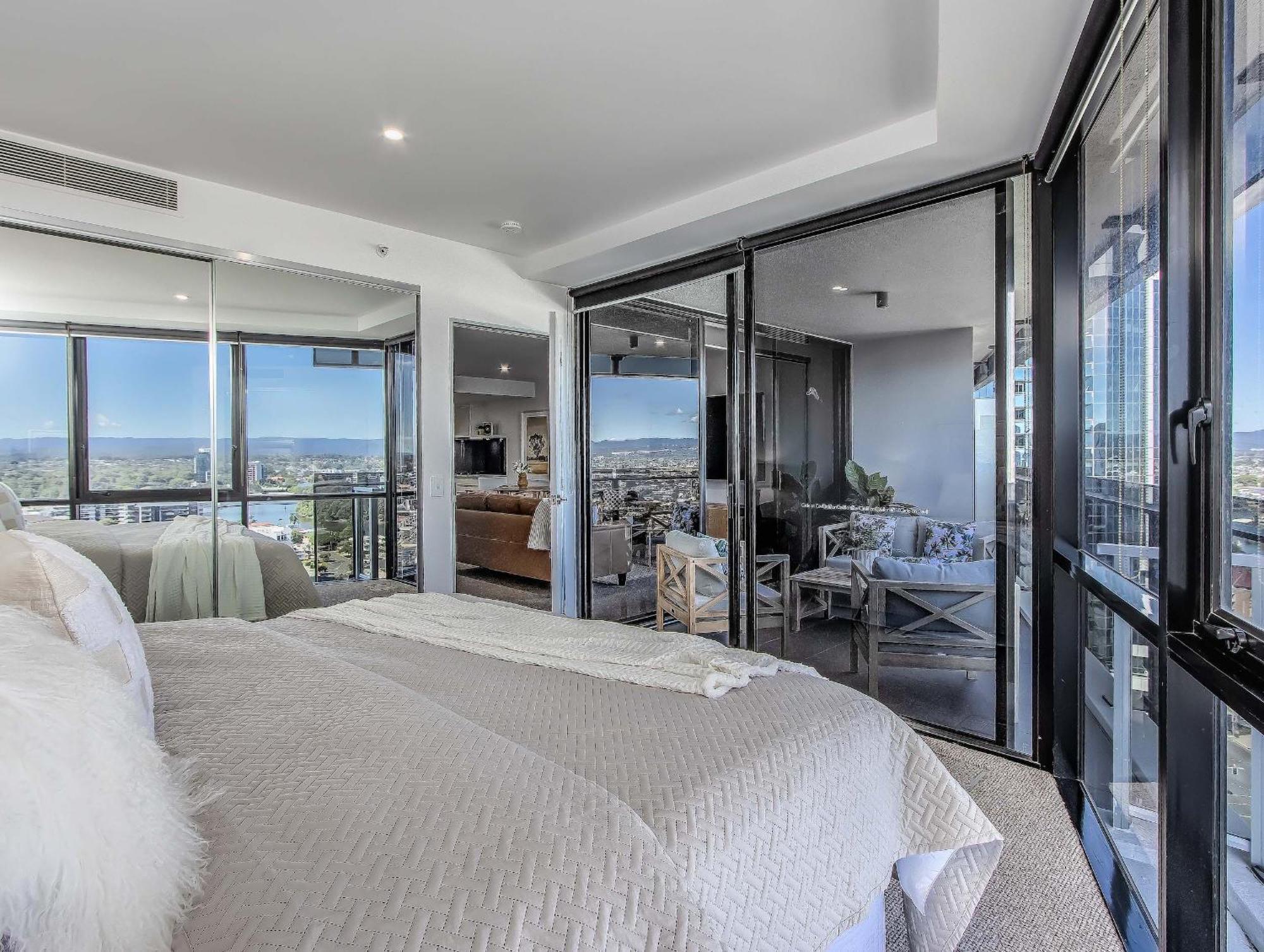 Circle On Cavill - Hosted By Coastal Letting Apartamento Gold Coast Exterior foto