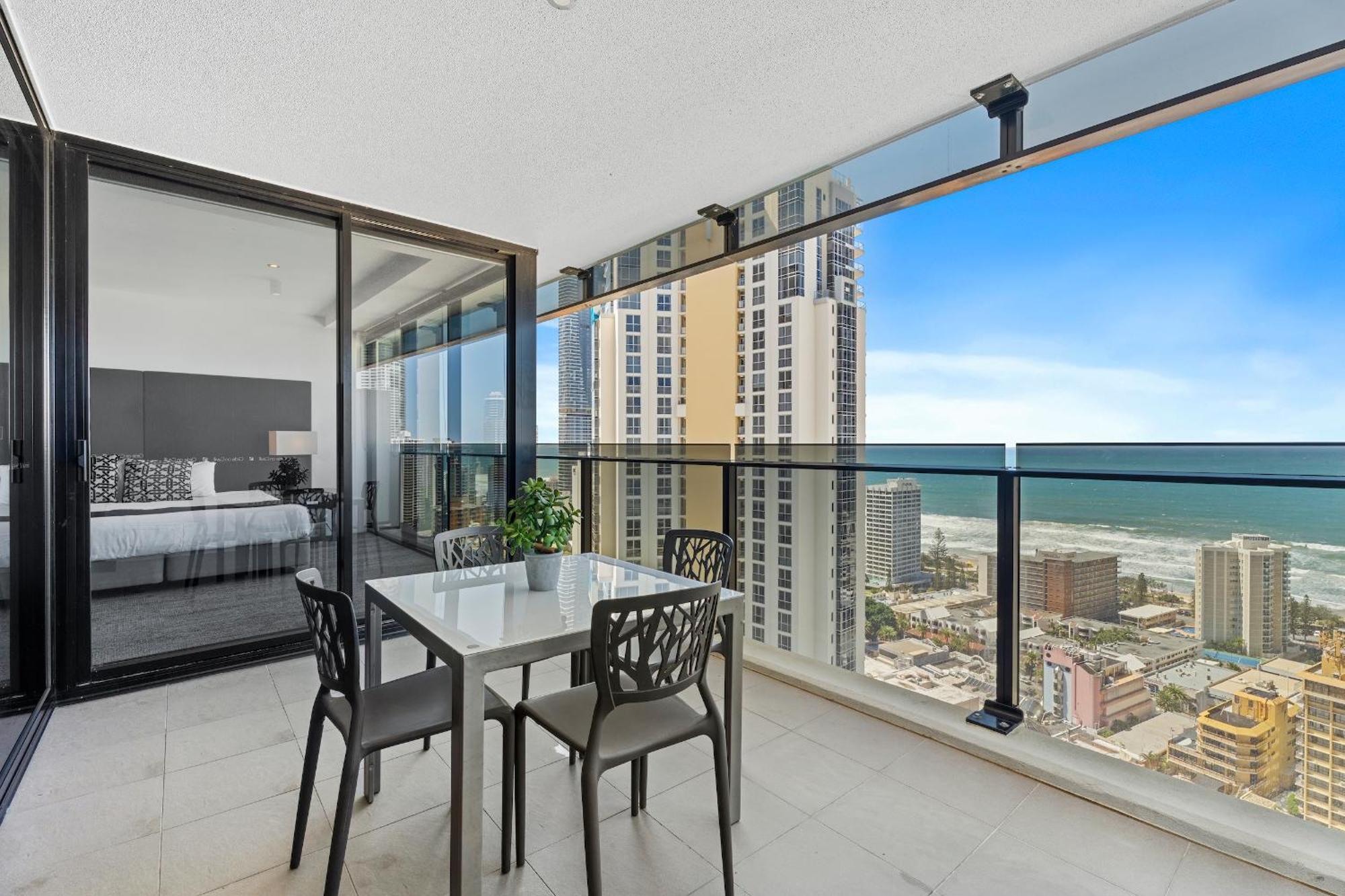 Circle On Cavill - Hosted By Coastal Letting Apartamento Gold Coast Exterior foto