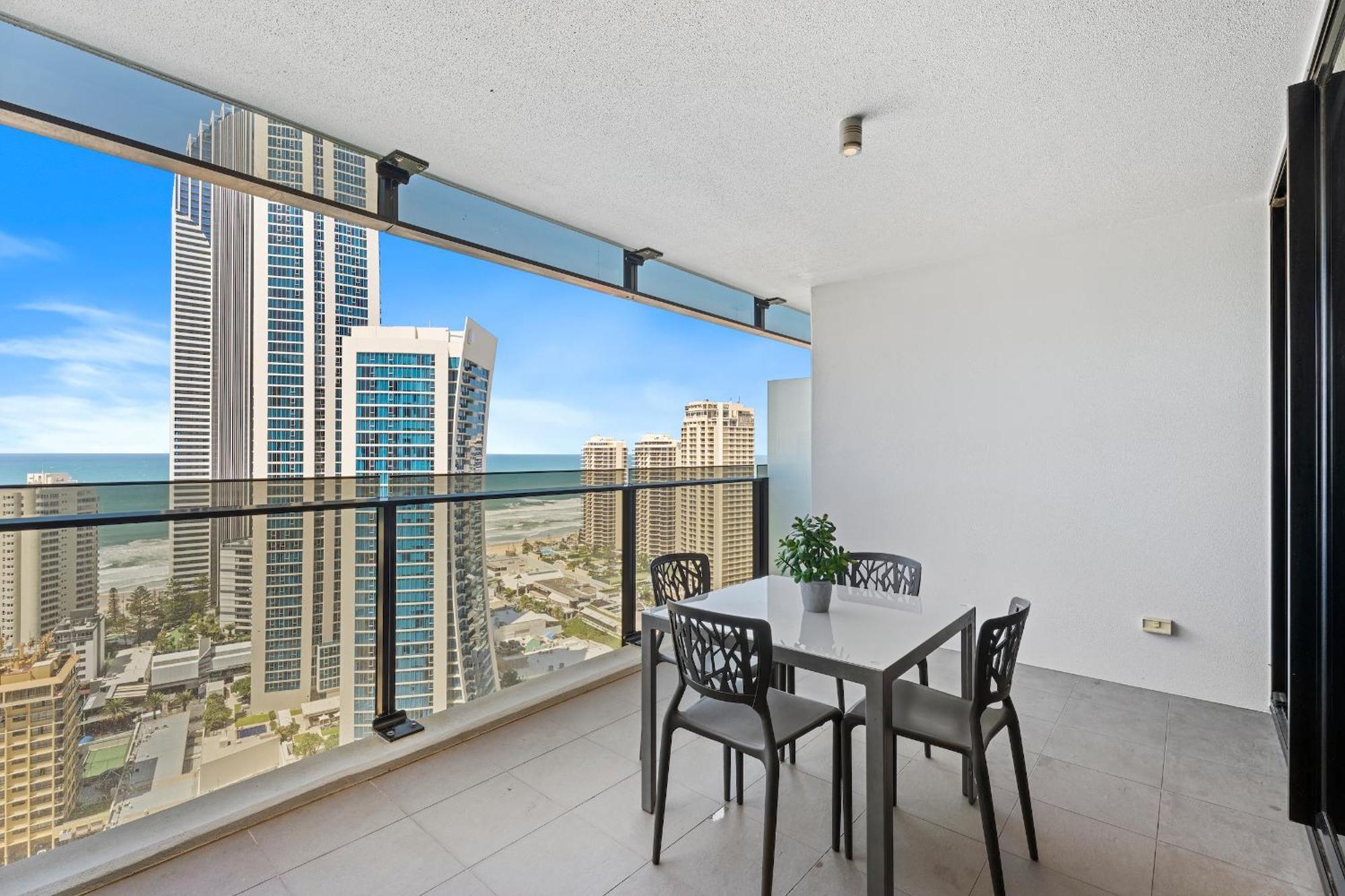 Circle On Cavill - Hosted By Coastal Letting Apartamento Gold Coast Exterior foto