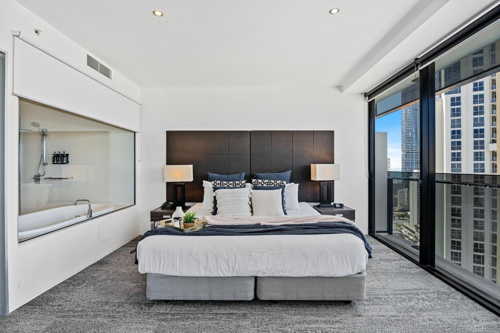 Circle On Cavill - Hosted By Coastal Letting Apartamento Gold Coast Exterior foto