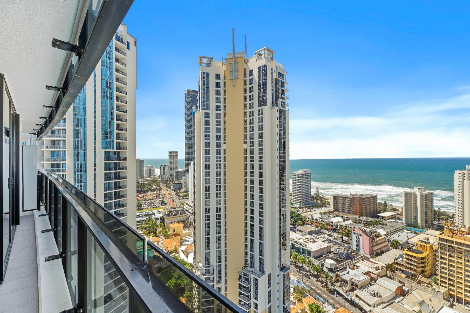 Circle On Cavill - Hosted By Coastal Letting Apartamento Gold Coast Exterior foto