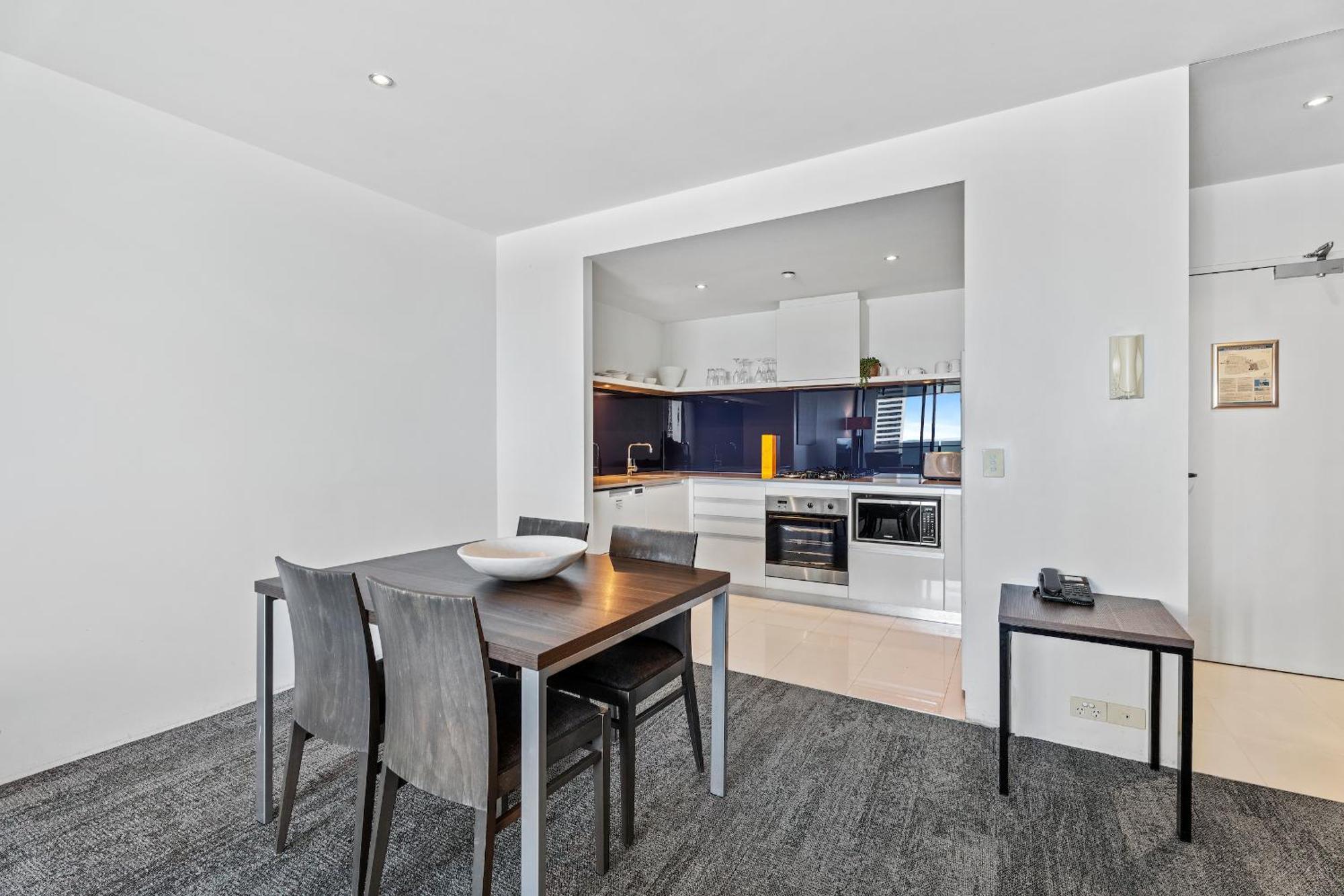 Circle On Cavill - Hosted By Coastal Letting Apartamento Gold Coast Exterior foto