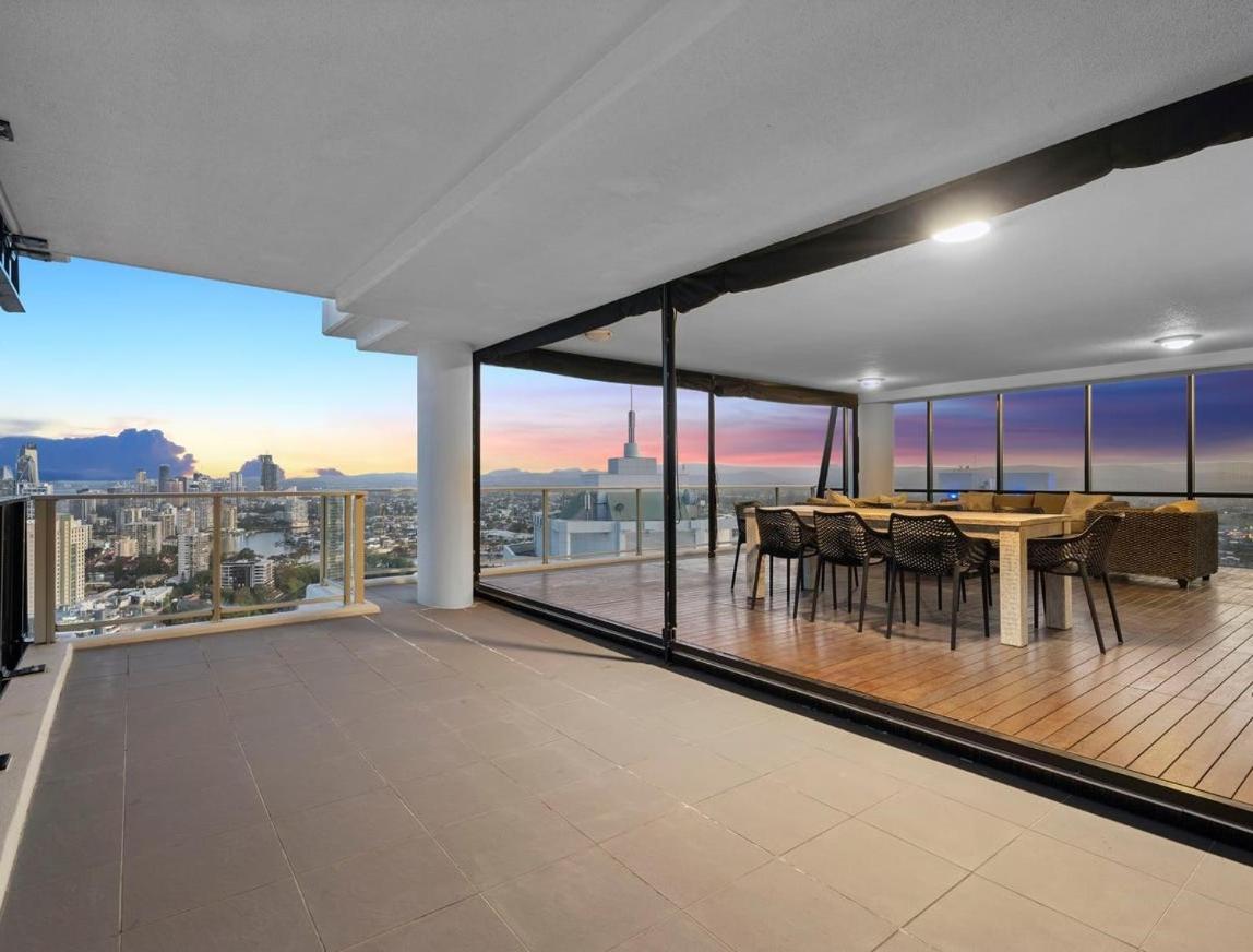 Circle On Cavill - Hosted By Coastal Letting Apartamento Gold Coast Exterior foto